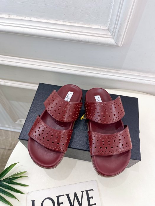 Шлепанцы женские