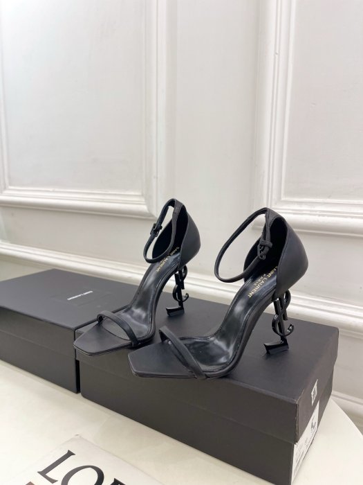 Босоножки фото 3