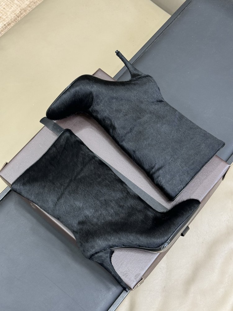 Ankle boots on high heel фото 4