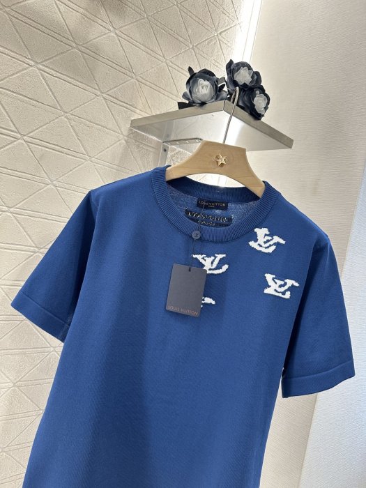 T-shirt women's фото 3