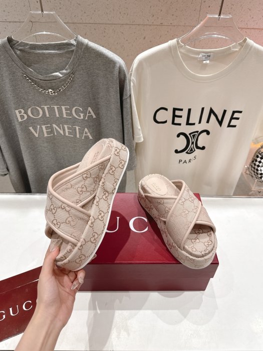 Шлепанцы фото 3