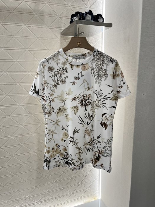 Футболка женская