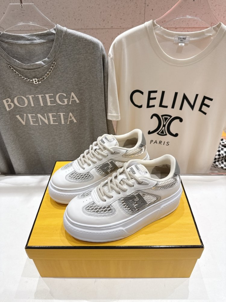 Кроссовки женские фото 3