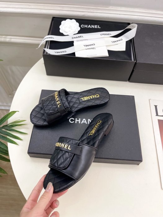 Шлепанцы фото 3