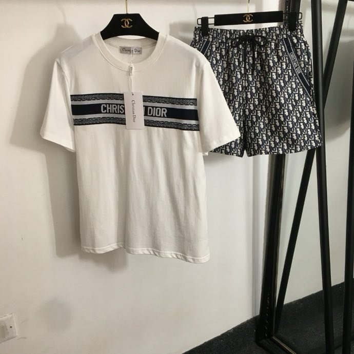 Костюм женский