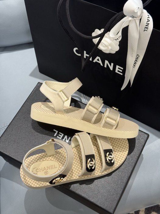 Сандалі жіночі фото 4