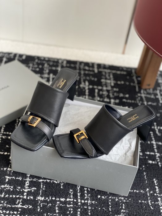 Босоножки фото 3