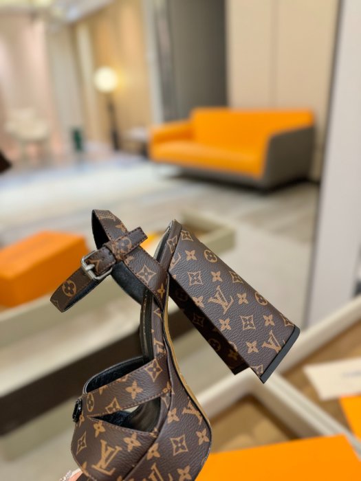 Босоножки фото 8