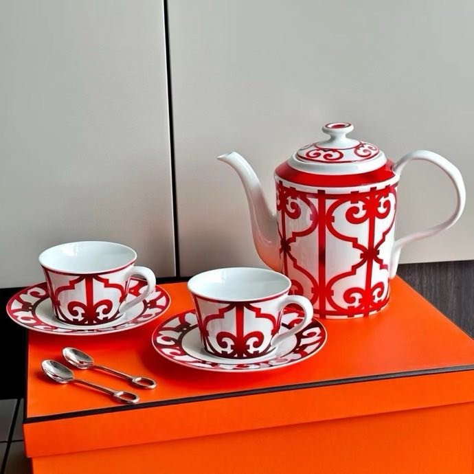 Чайный сервиз из костяного фарфора