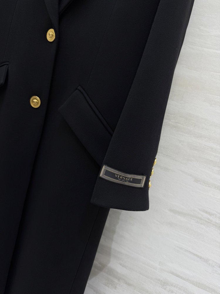 Black coat women's фото 4