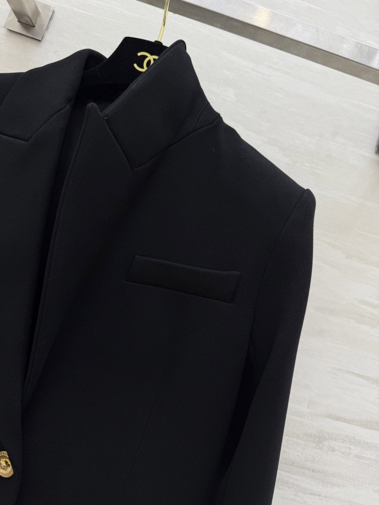 Black coat women's фото 5