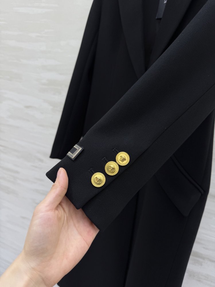 Black coat women's фото 6