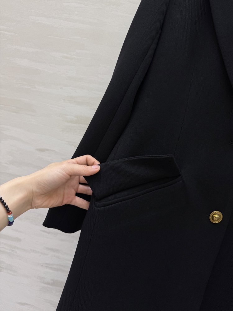 Black coat women's фото 7