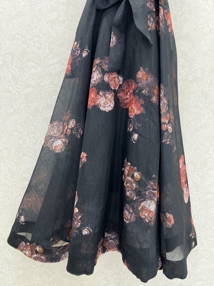 Черное платье комбинация с принтом роз фото 7