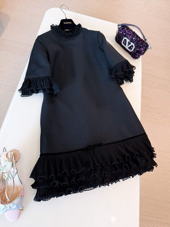 Черное шелковое платье