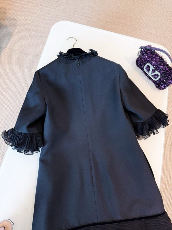 Черное шелковое платье фото 9