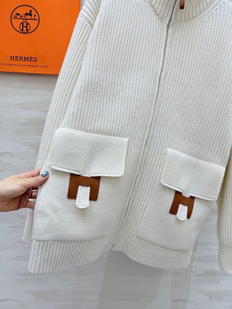 Cвитер с кожаными карманами и лоскутным шитьем фото 2