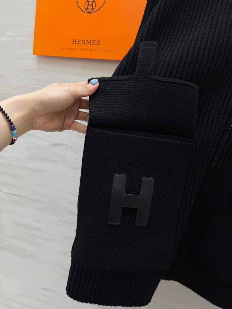 Cвитер с кожаными карманами и лоскутным шитьем фото 9