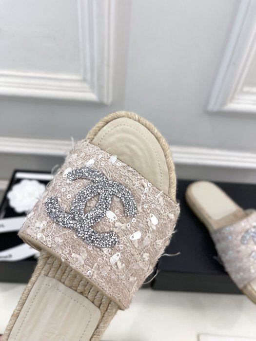 Шлепанцы женские фото 6