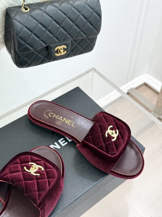 Шлепанцы фото 5