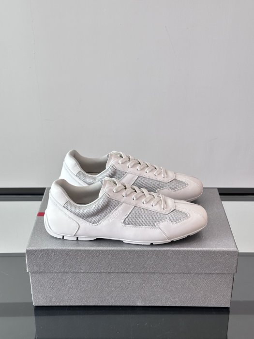 Кросівки чоловічі