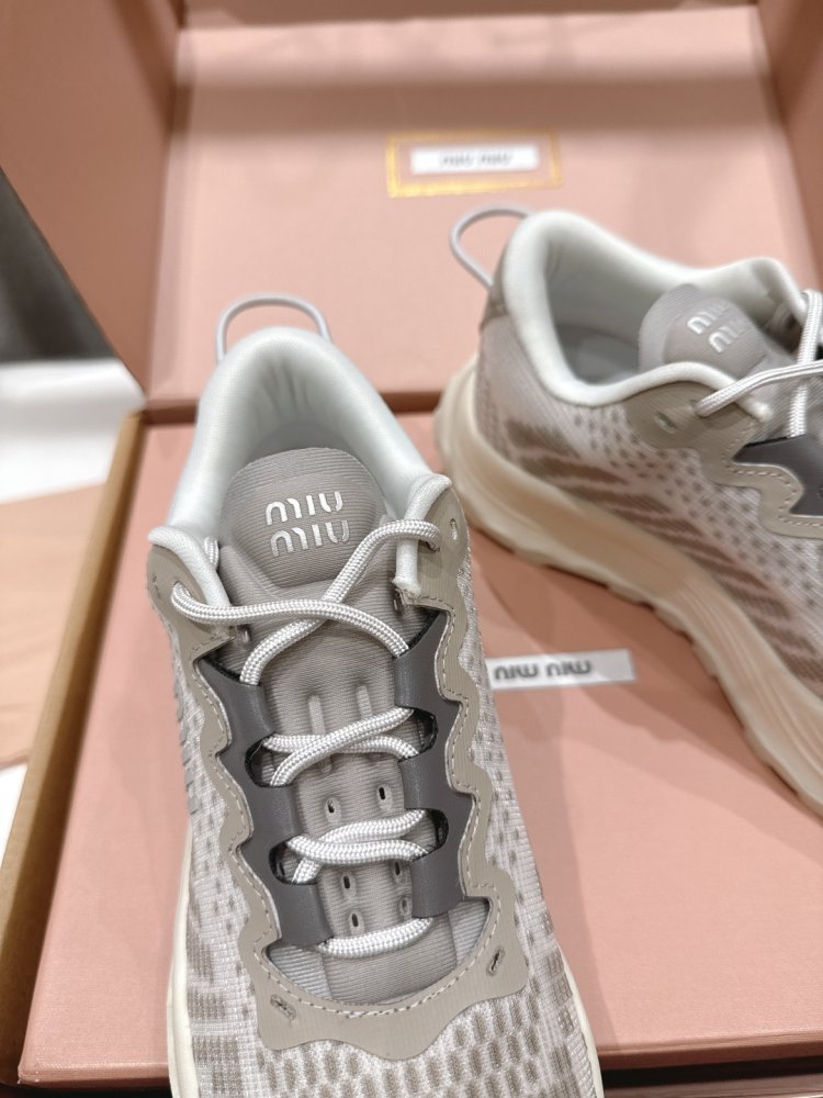 Кросівки жіночі фото 7