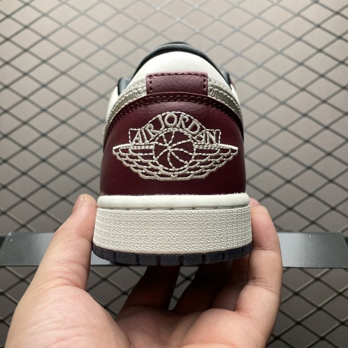 Кросівки Air Jordan 1 Low фото 2