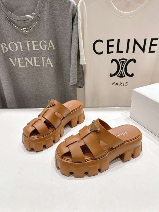 Шлепанцы фото 3