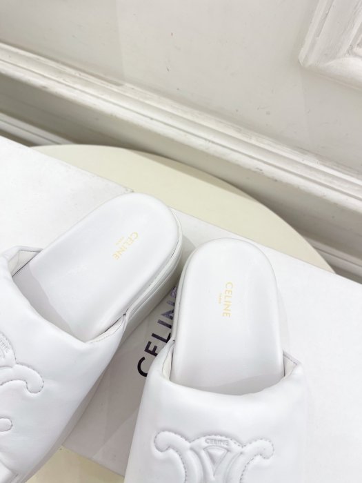 Шлепанцы женские фото 7