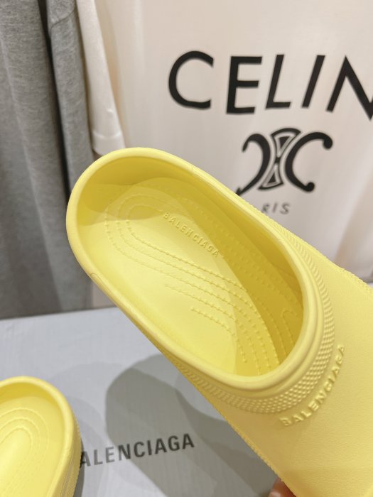 Шлепанцы фото 6