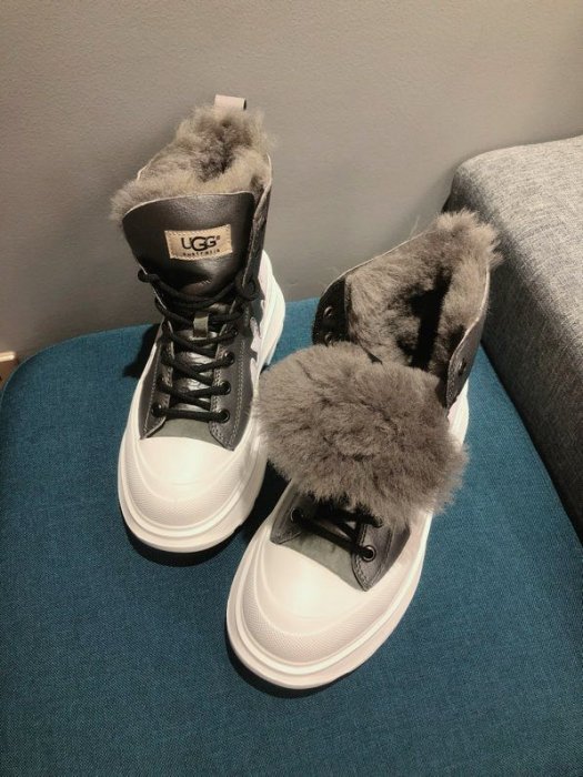 Boots women's on fur фото 9