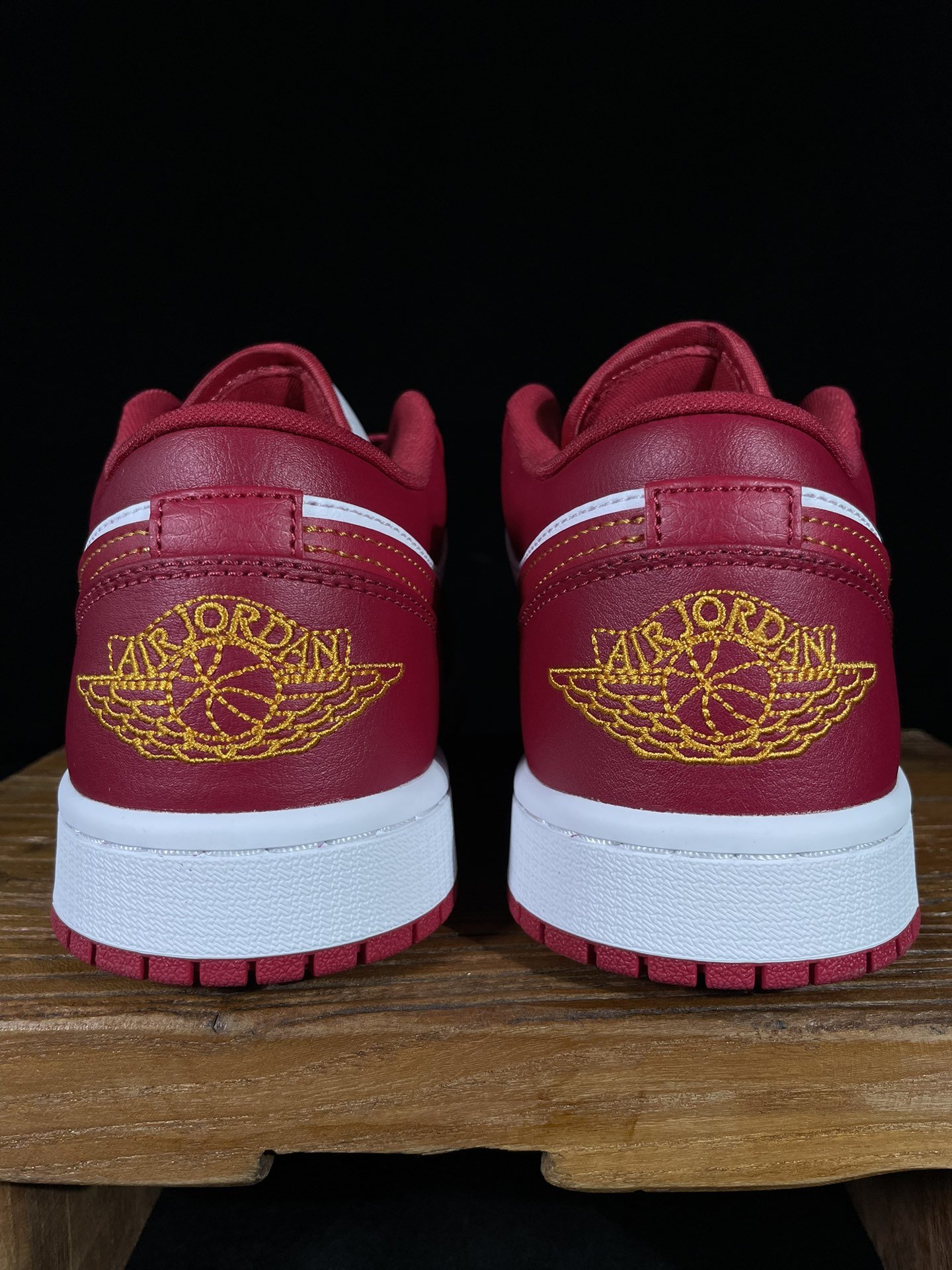 Кроссовки Air Jordan 1 Low 553558-607 фото 4