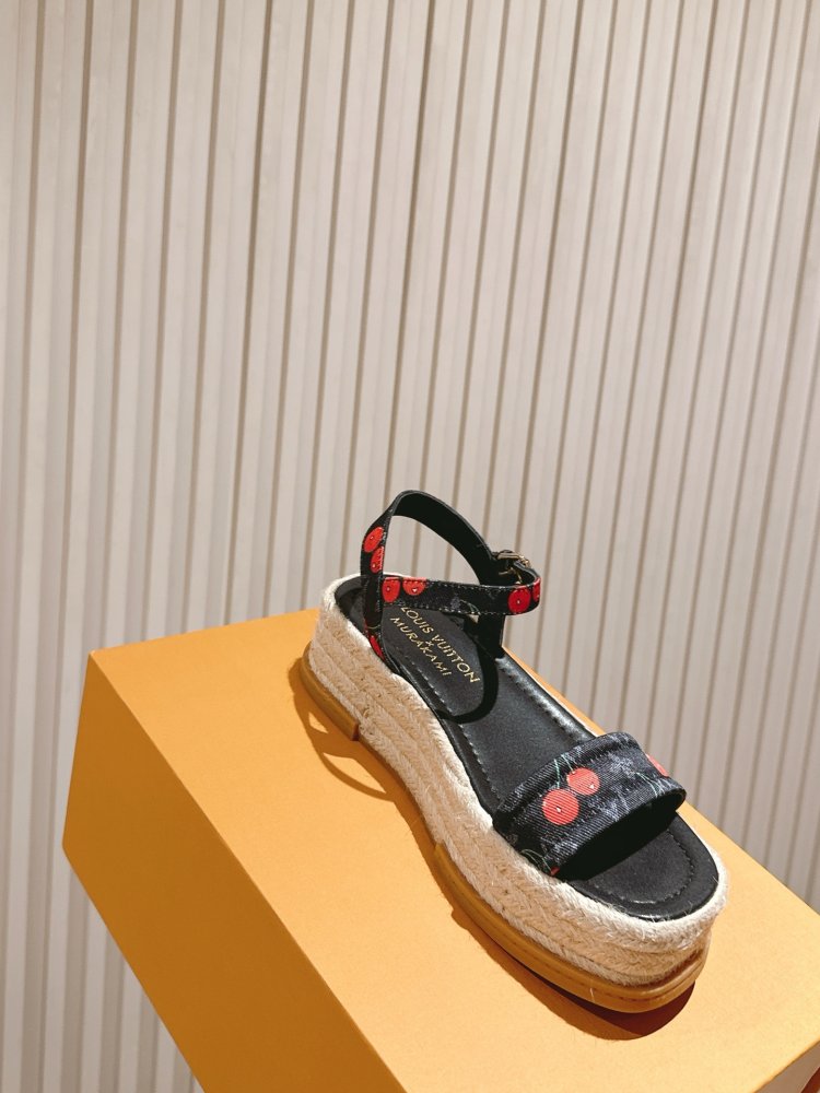 Сандалии женские фото 9