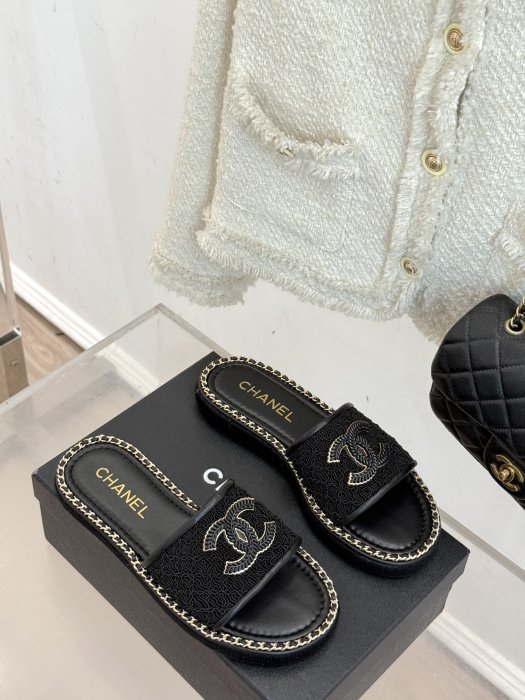 Шлепанцы женские фото 3