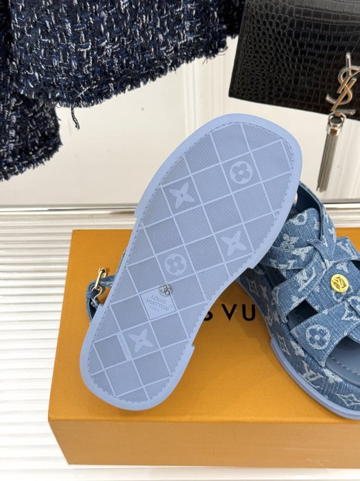 Сандалии женские фото 9