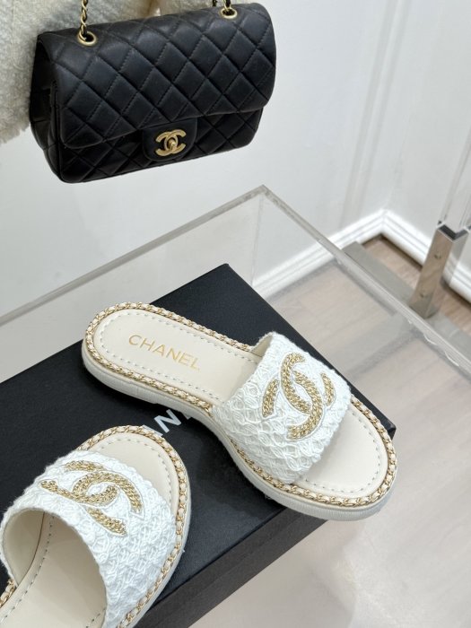 Шлепанцы женские фото 5