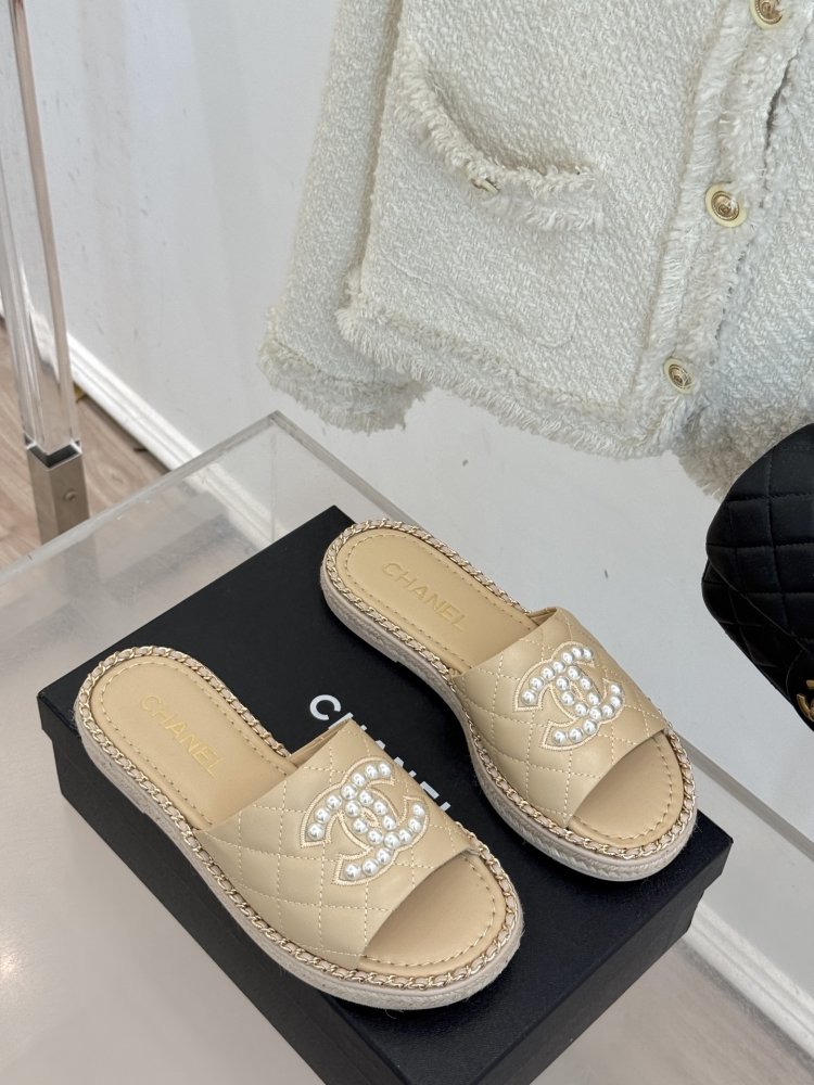 Шлепанцы женские фото 3