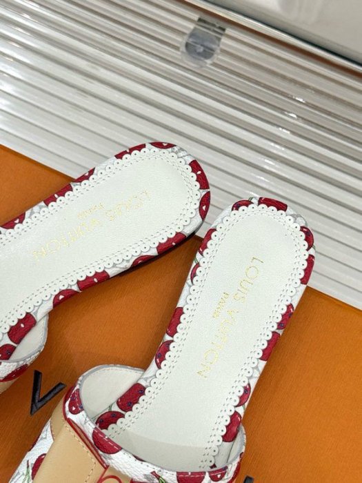 Шлепанцы фото 2