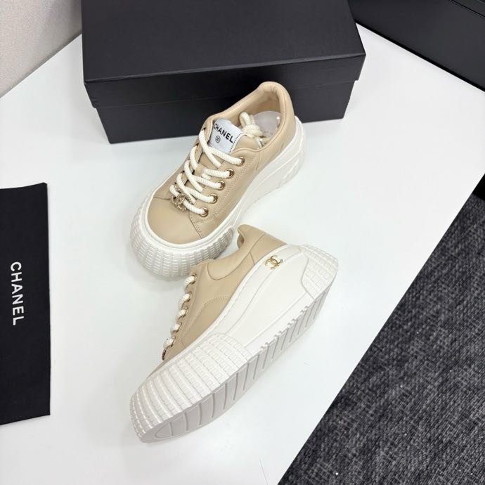 Кроссовки женские фото 2