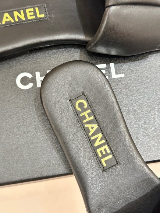 Шлепанцы фото 7