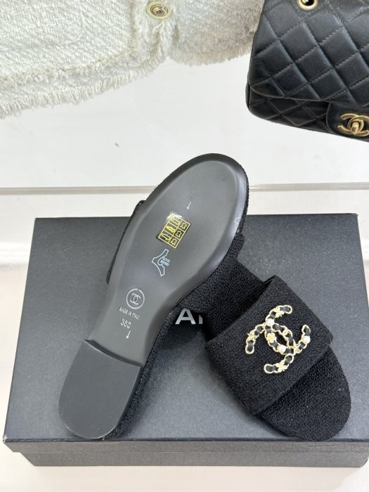 Шлепанцы женские фото 9