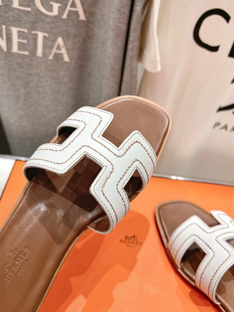 Шльопанці жіночі фото 7