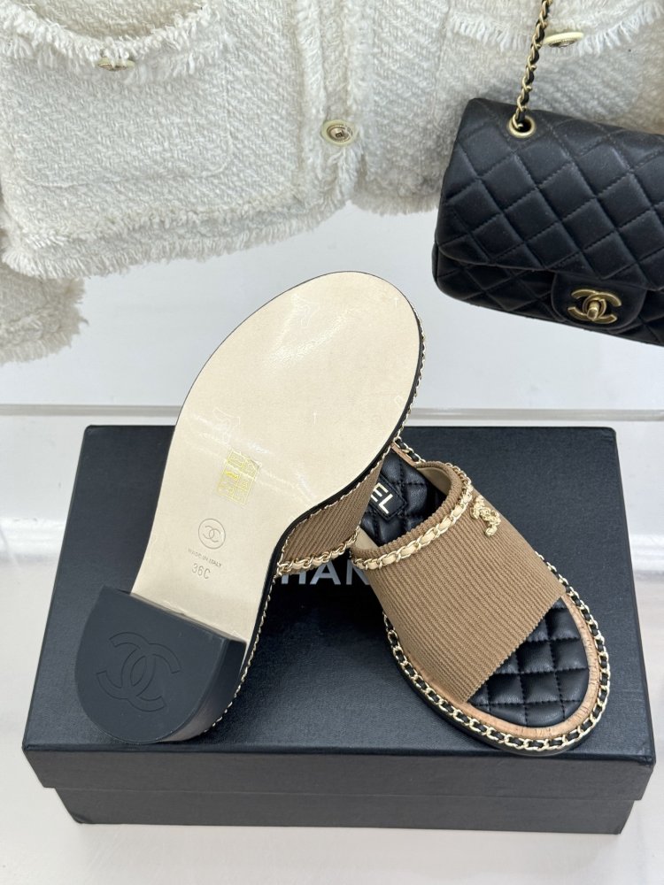 Шльопанці жіночі фото 9