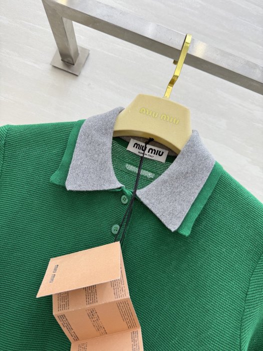 Футболка жіноча фото 5