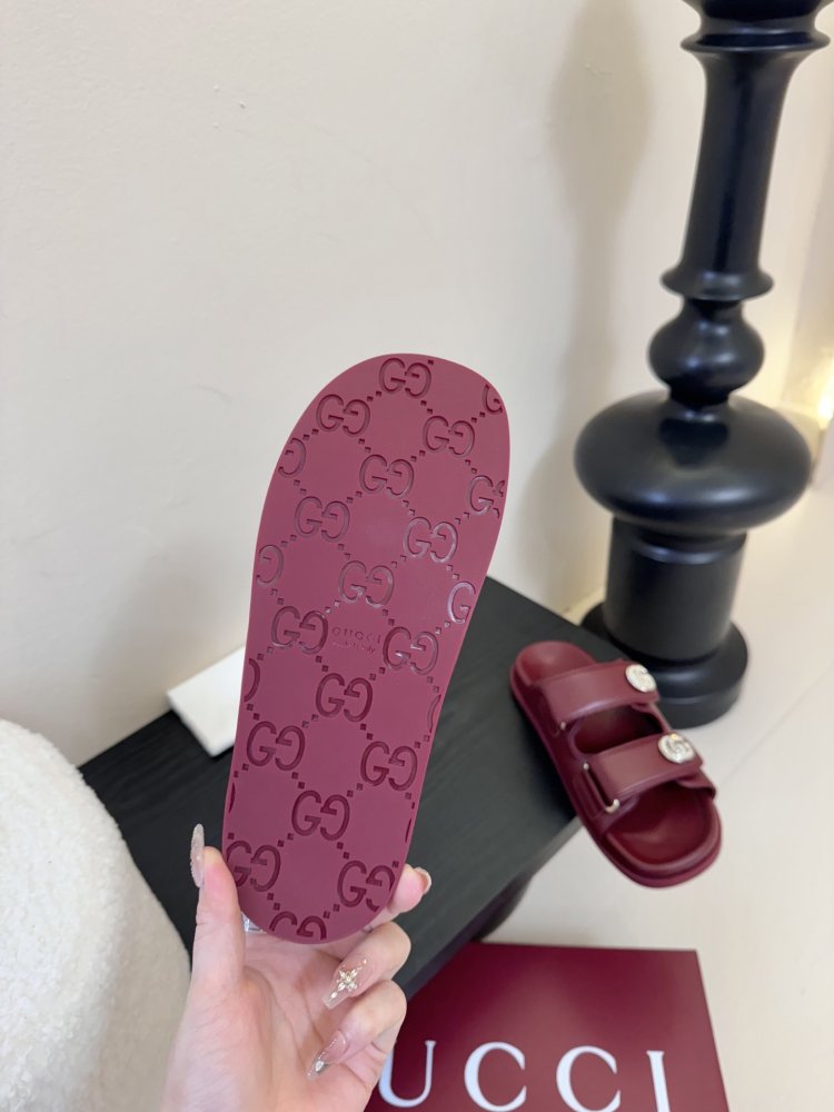 Шльопанці жіночі фото 6