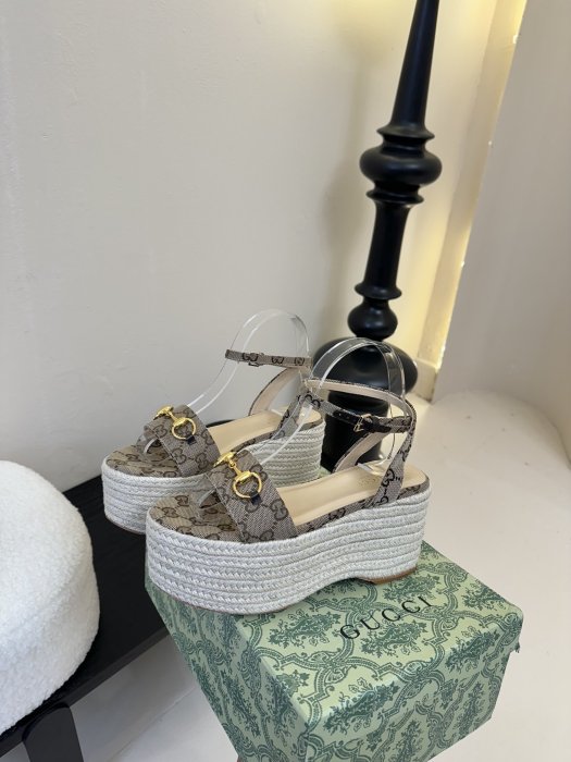 Босоножки фото 5