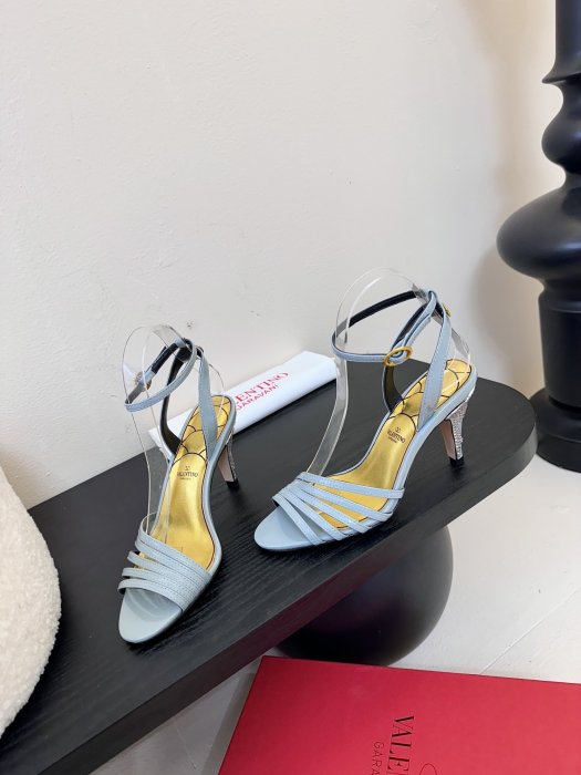 Босоножки фото 3