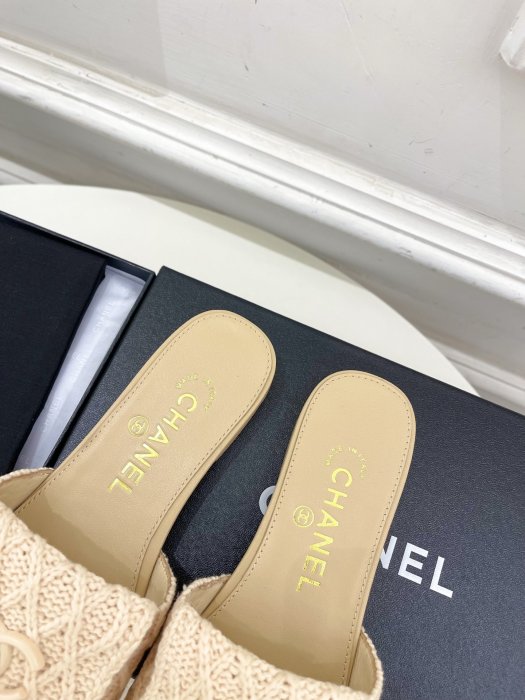 Шлепанцы женские фото 8