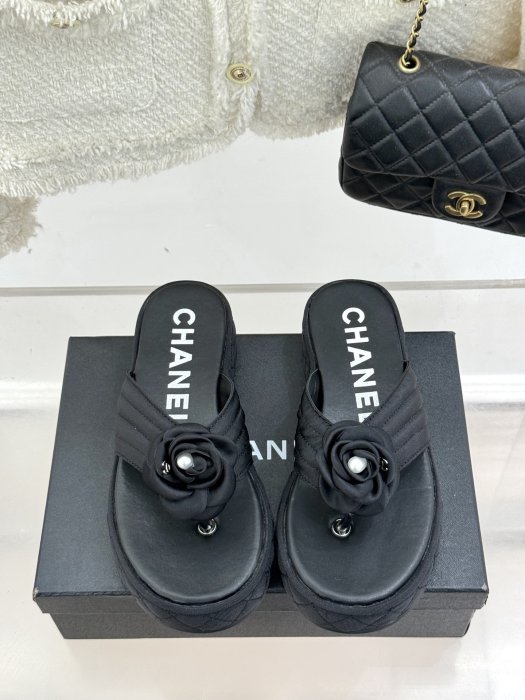 Шльопанці жіночі фото 4