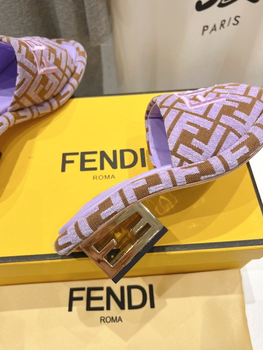 Шлепанцы фото 6